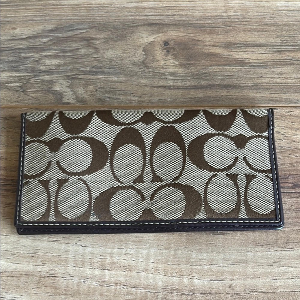 Pre-owned COACH Brown and Cream Logo Wallet